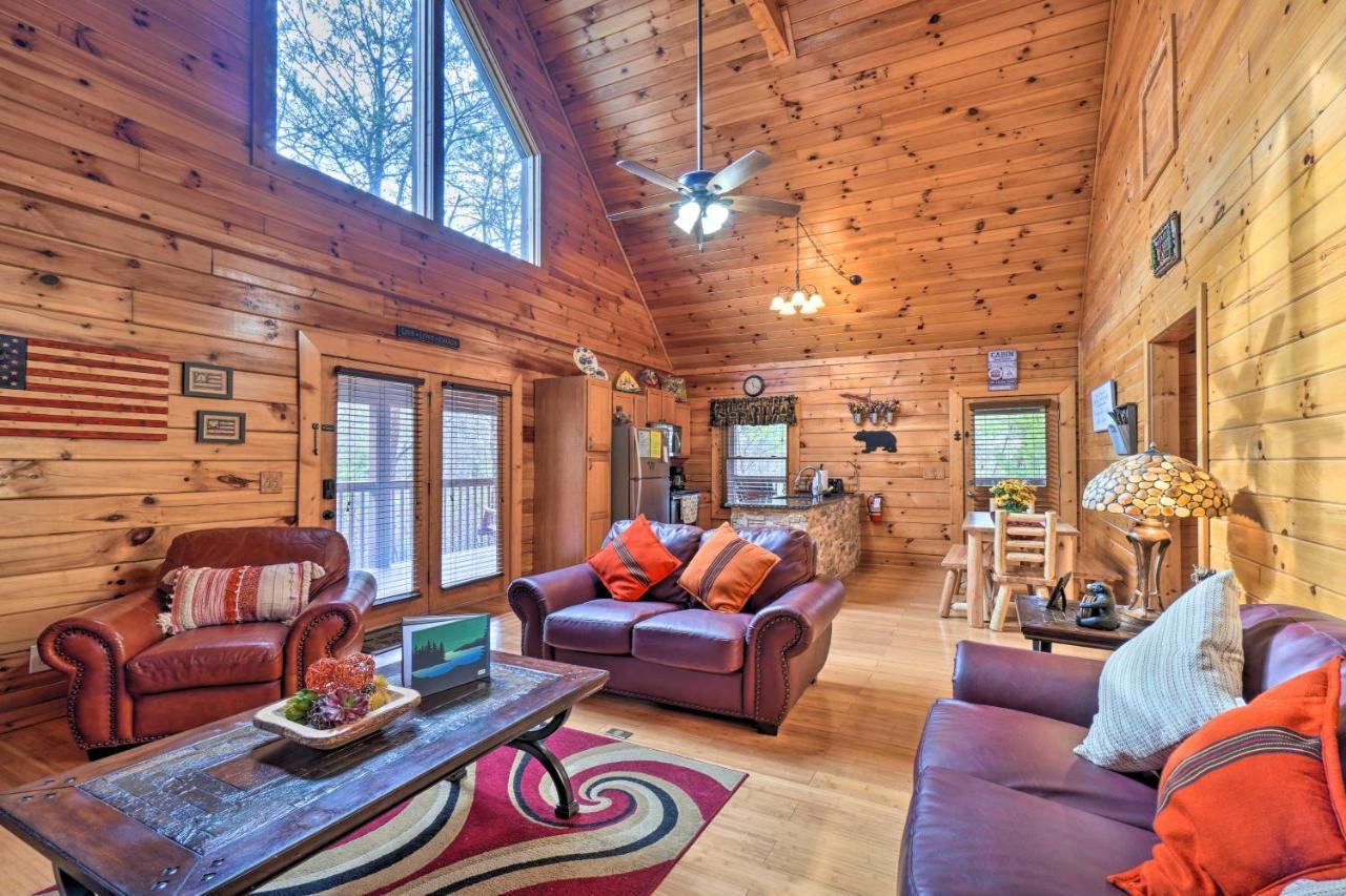 Inviting Sevierville Cabin With Deck And Hot Tub! Exterior photo