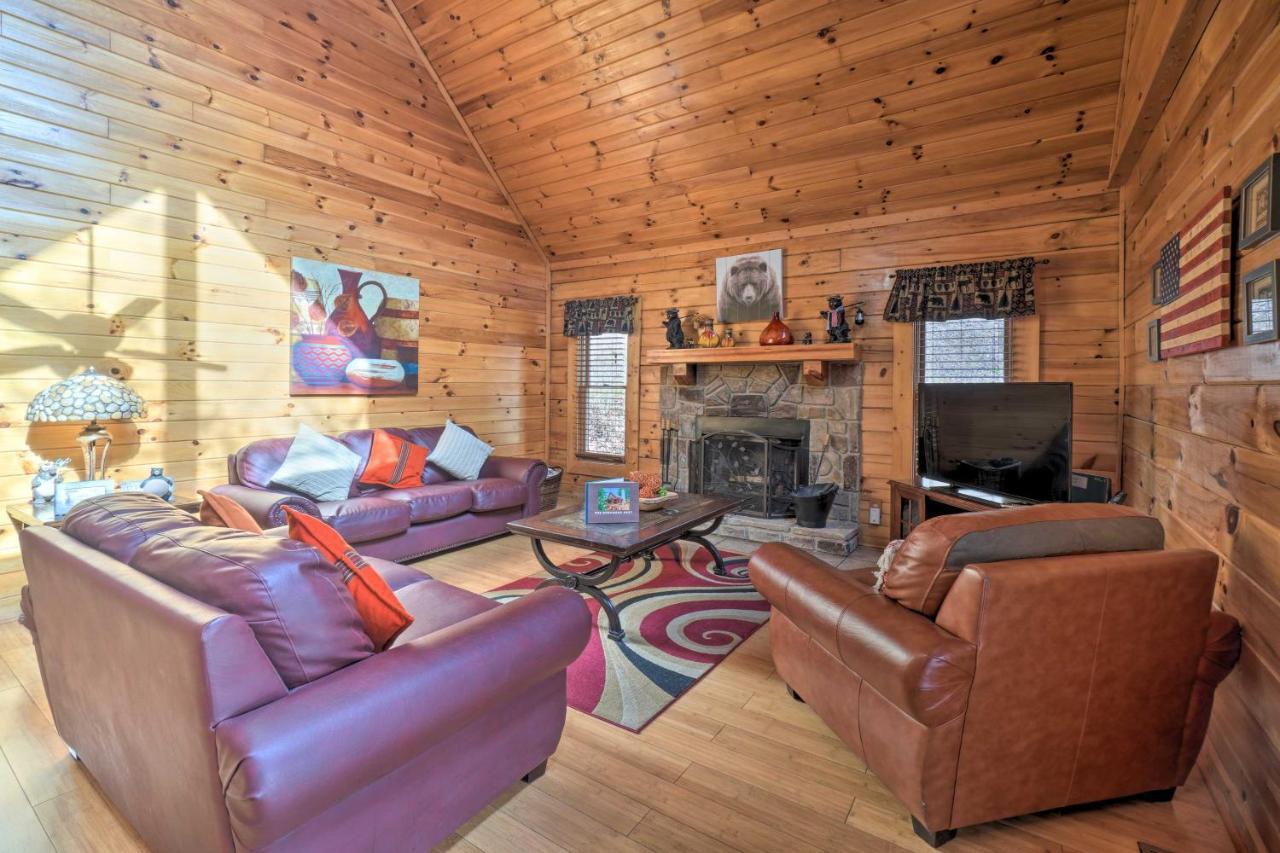Inviting Sevierville Cabin With Deck And Hot Tub! Exterior photo