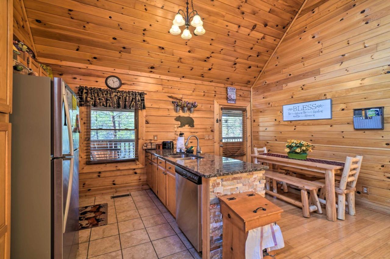 Inviting Sevierville Cabin With Deck And Hot Tub! Exterior photo