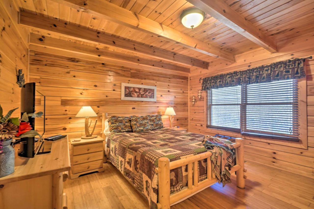 Inviting Sevierville Cabin With Deck And Hot Tub! Exterior photo