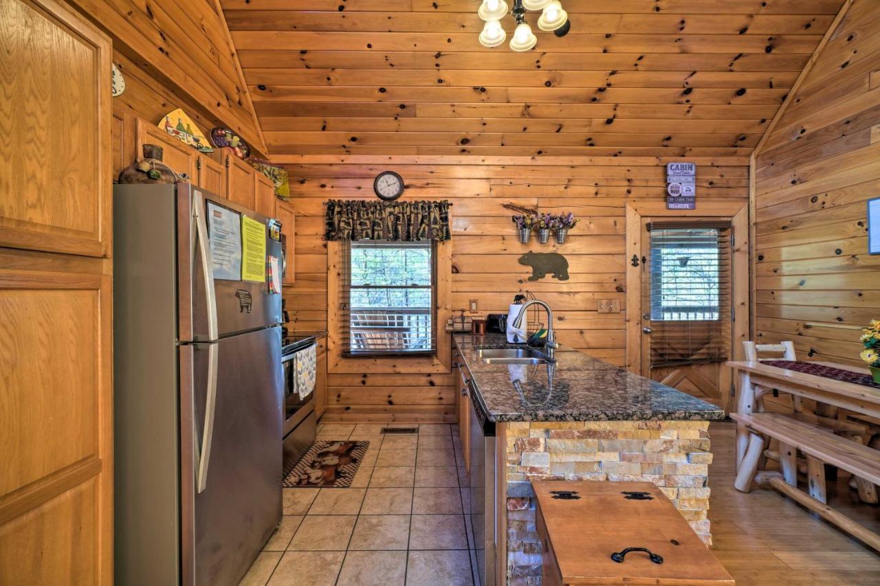 Inviting Sevierville Cabin With Deck And Hot Tub! Exterior photo