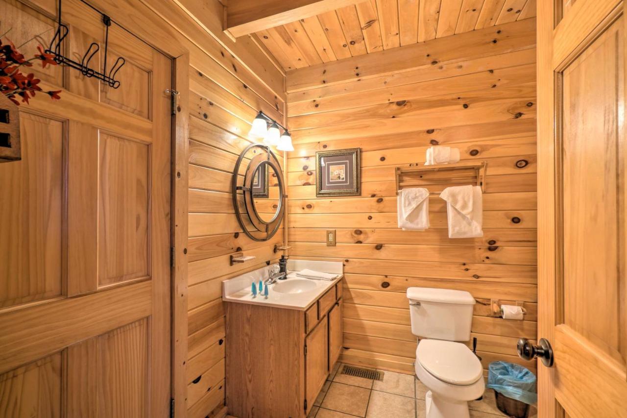 Inviting Sevierville Cabin With Deck And Hot Tub! Exterior photo