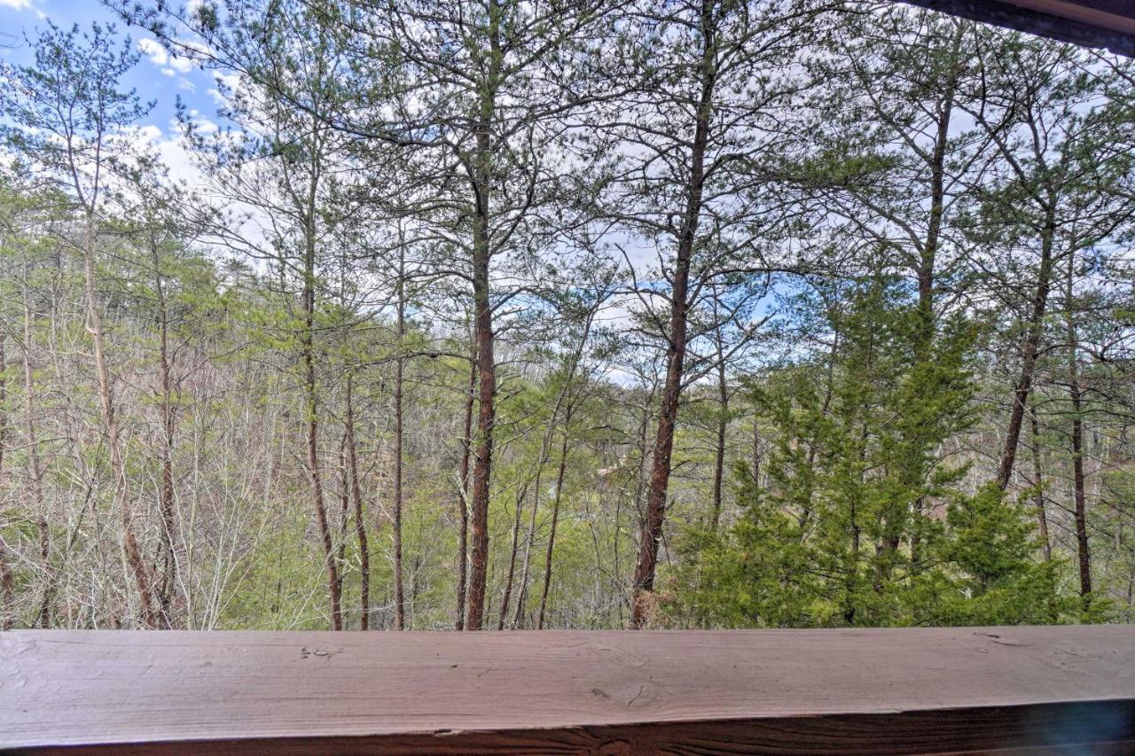 Inviting Sevierville Cabin With Deck And Hot Tub! Exterior photo